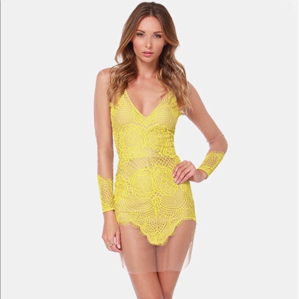 Yellow lace Dress 🌼